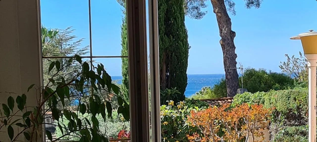 Villa Rima, Bas De Villa Vue Mer Avec Piscine A 200M Des Plages La Ciotat